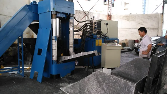 Máquina hidráulica para fabricação de blocos quadrados de aparas de alumínio